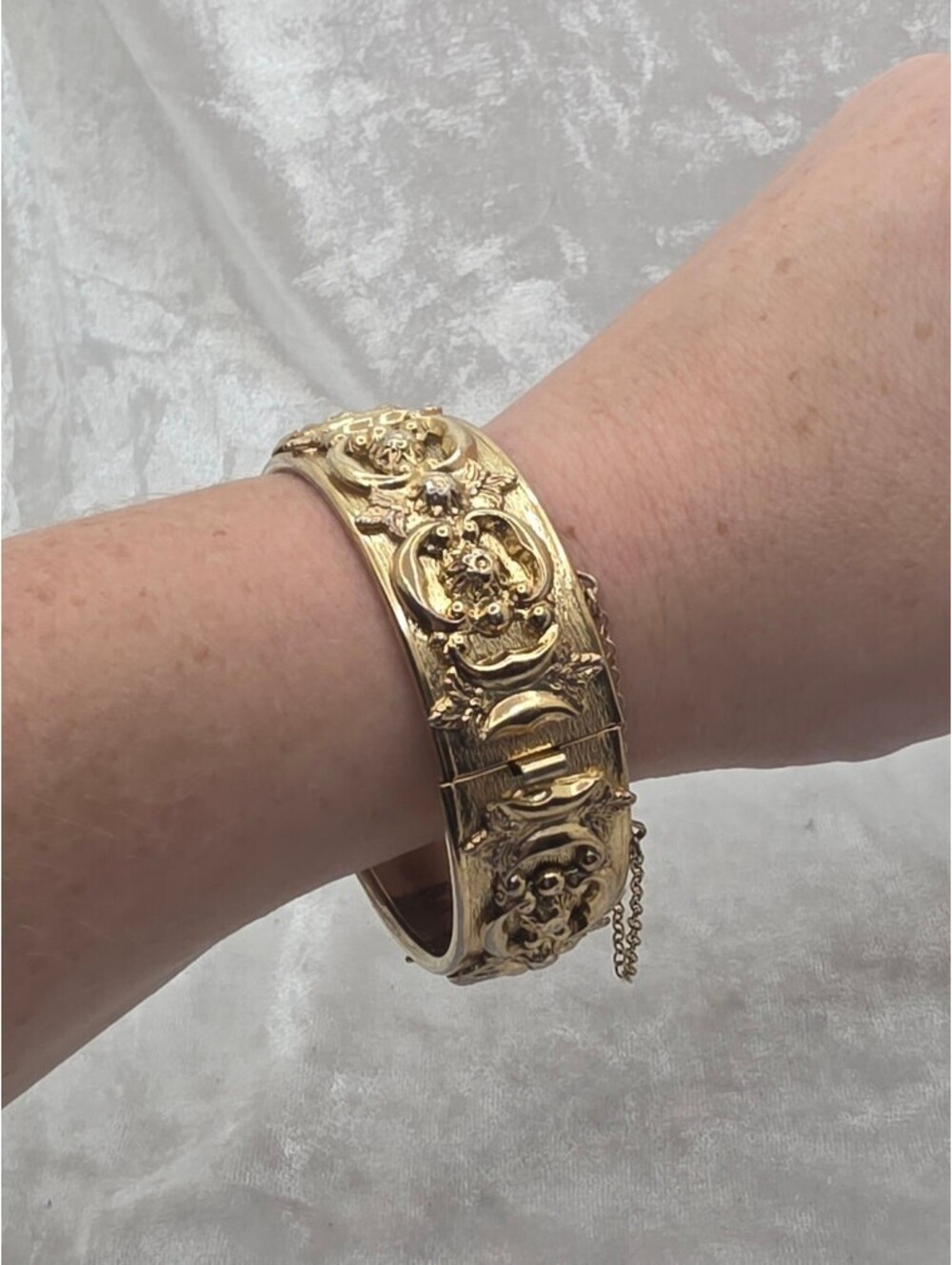 Vintage Victorian Revival Gold Tone Hinged Bangle Bracelet Ornate Floral 7 Inch